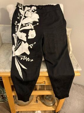 Escada Black Pants with White Floral Side Print Love Fit And Look!!